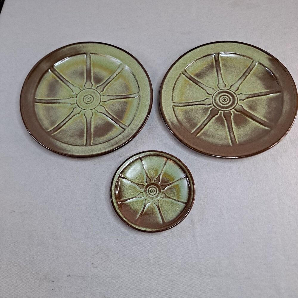 Set of Vintage Frankoma Prairie Green Pottery Wagon Wheel Plates 2-9 in, 1-5 in